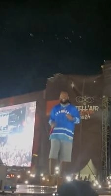 Drama As Burna Boy Orders His Assistant To Drive Him Out After His Sound Was Cut Off During A Performance In Ivory Coast (Video)